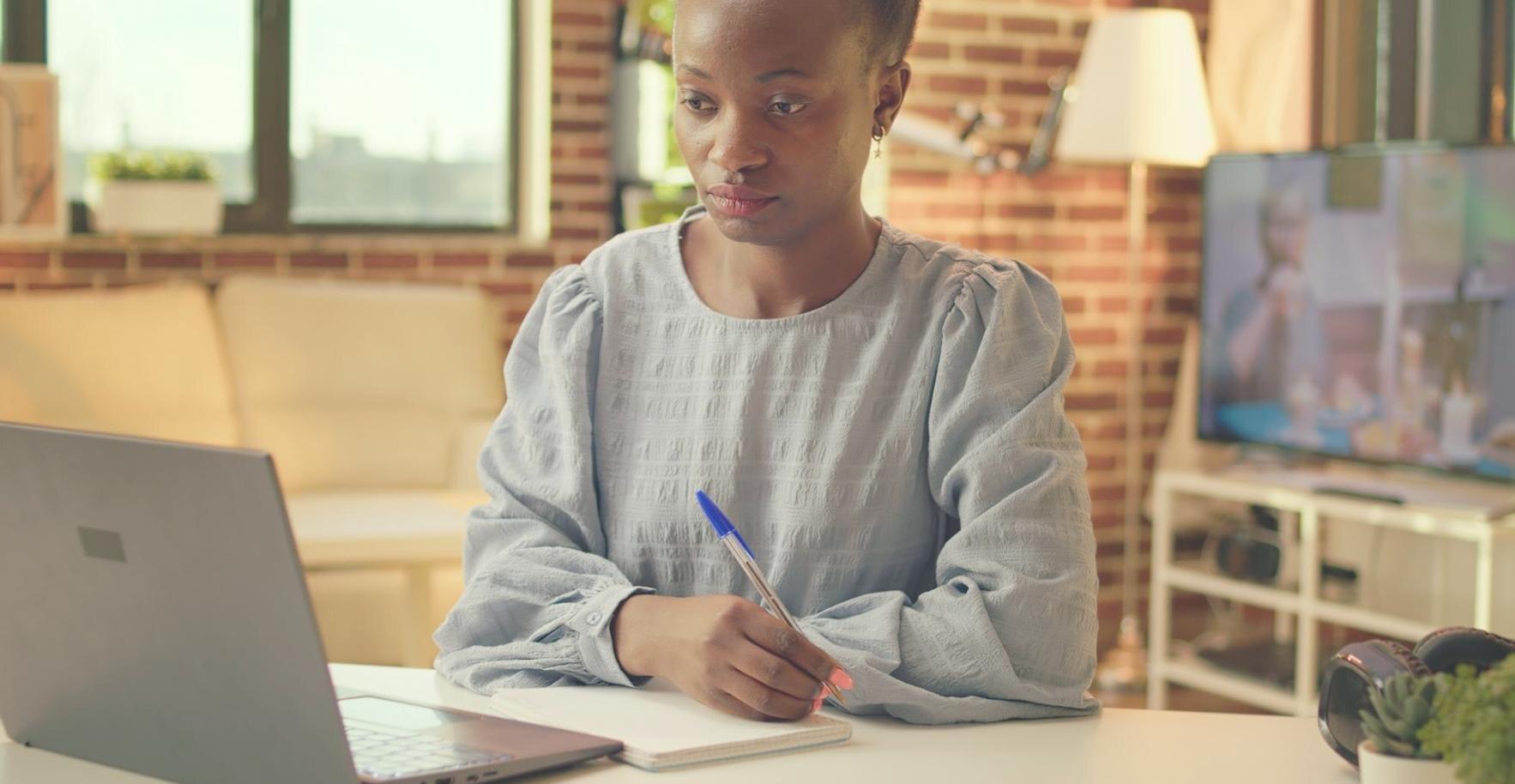 Moderne Lernumgebung mit interaktiven Workshops für Familienbudget